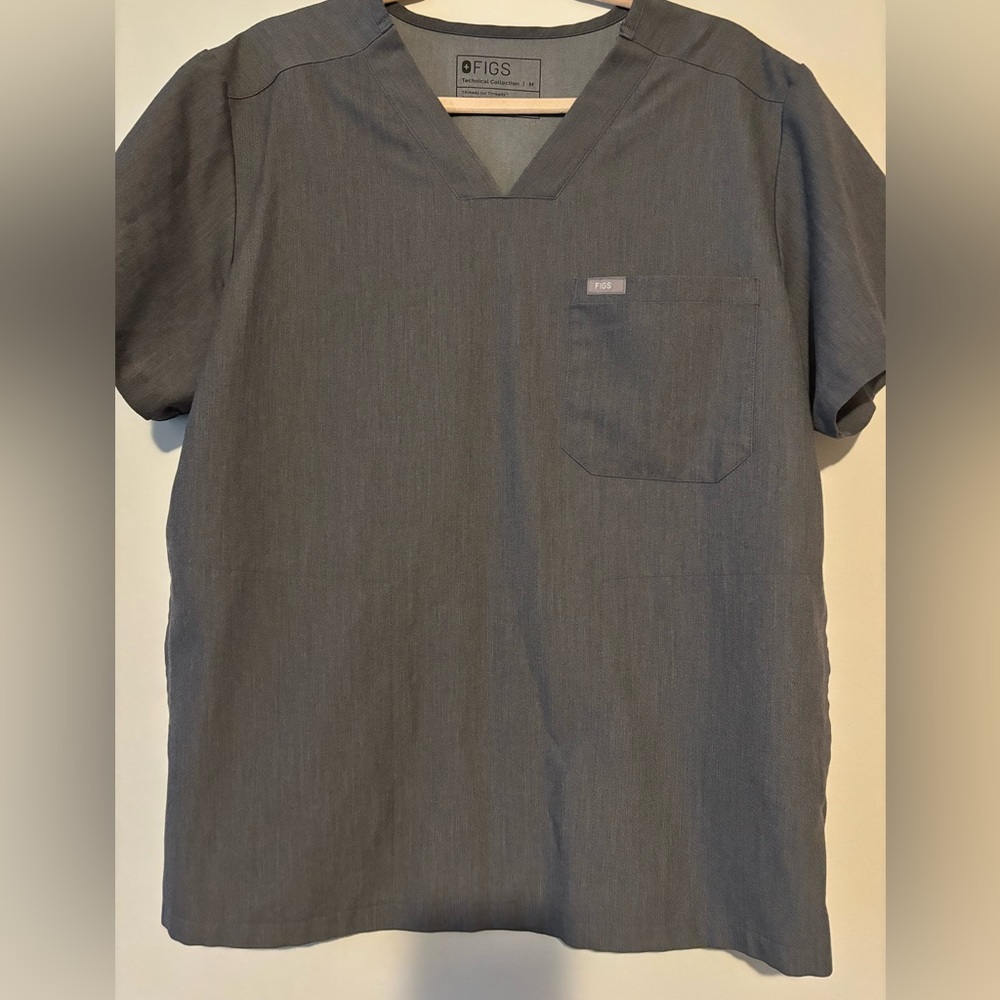 Men’s Figs Scrub Top